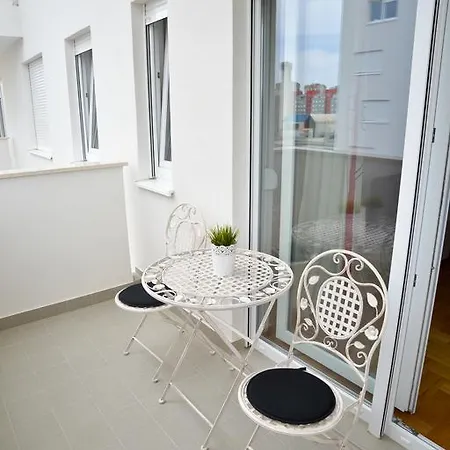 Golden Gate 公寓 *