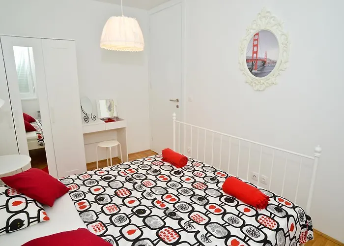 골든 게이트 아파트먼트 *