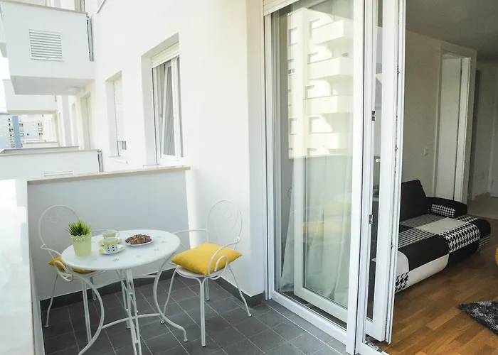 아파트 골든 게이트 아파트먼트 *