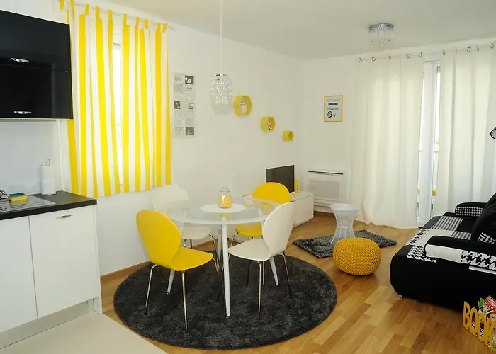 골든 게이트 아파트먼트 *